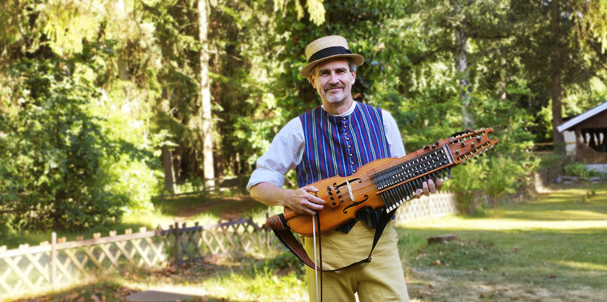 Erik Ask-Upmark with nyckelharpa